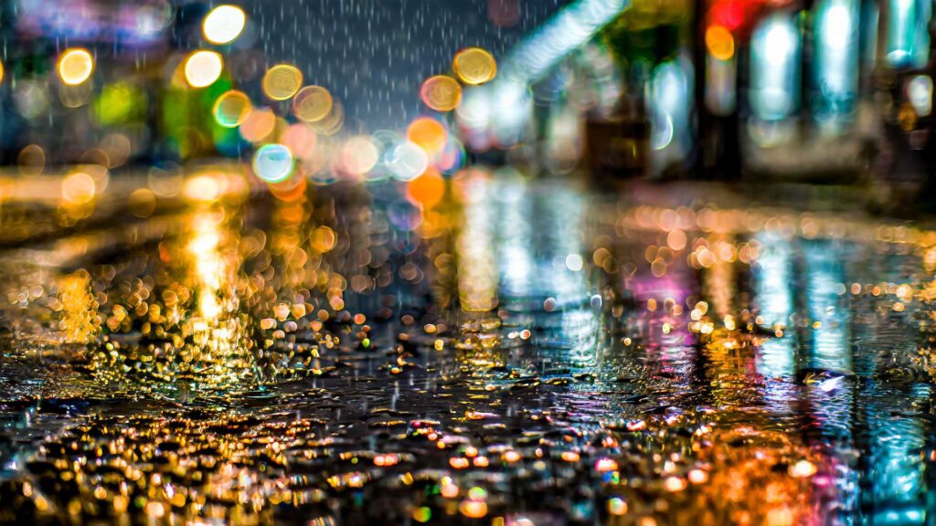 雨の滴る道の地面