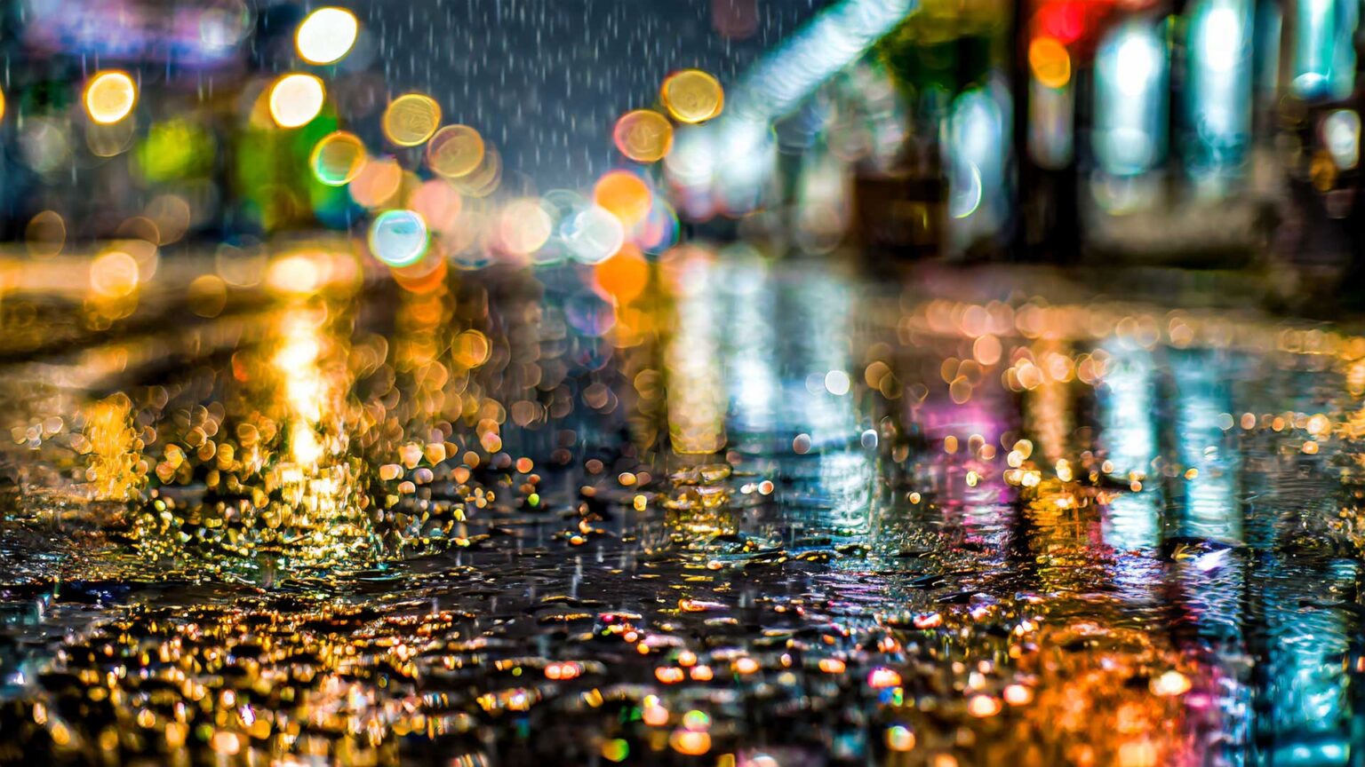 【フリー素材】雨の滴る道の地面（5枚）