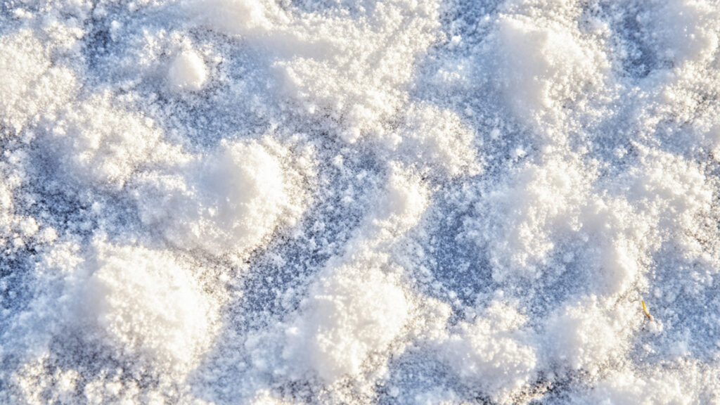 薄く雪の積もった地面のテクスチャ